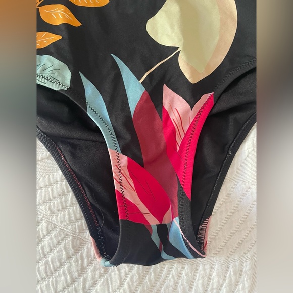 Floral Deep Plunge Swimsuit - Picture 5 of 5